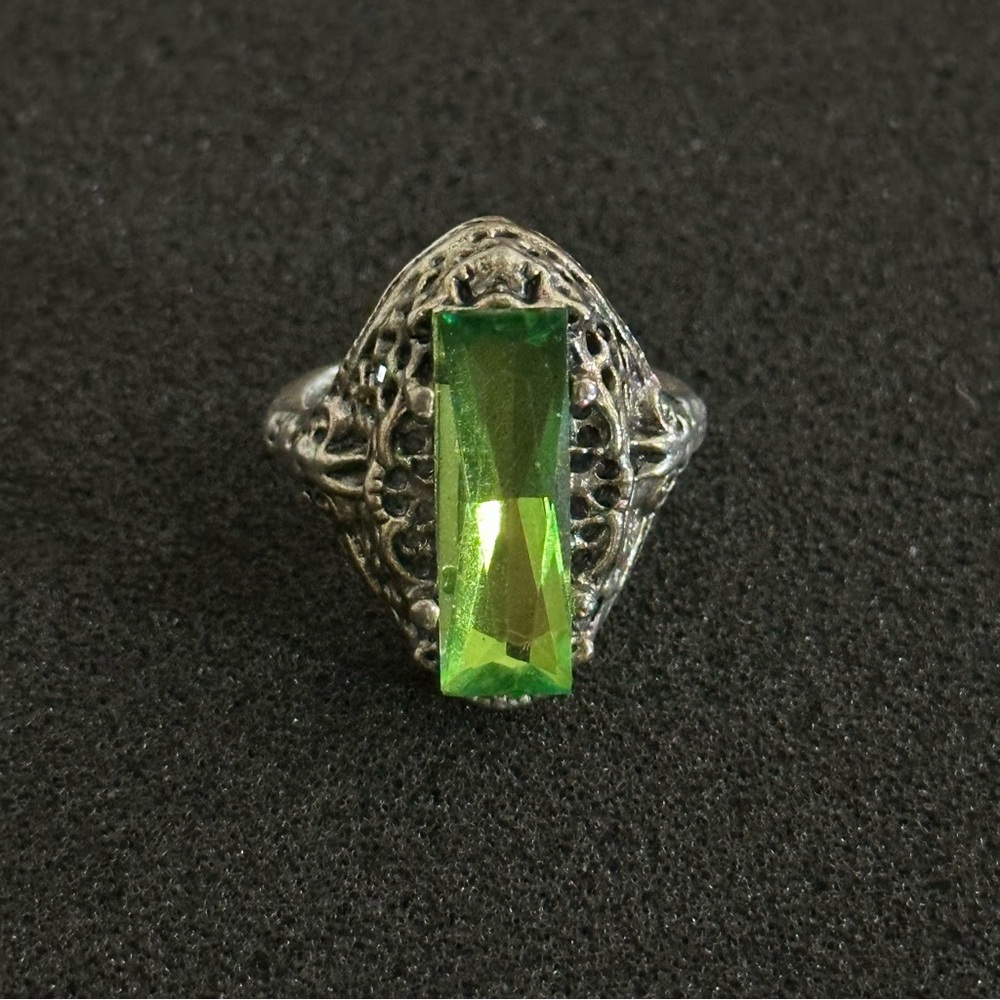 Vintage-Inspired Green Art Deco Ring – Size 9.5